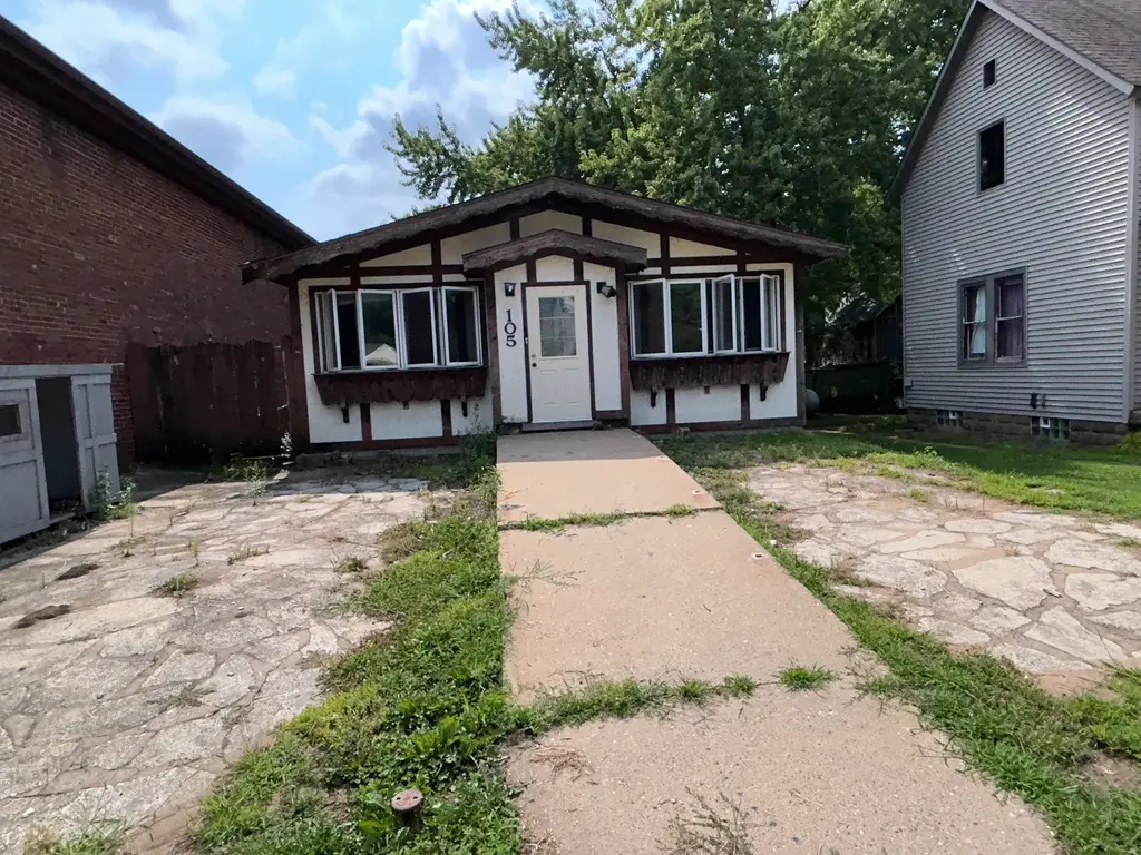 105 N Main Street, Cochrane