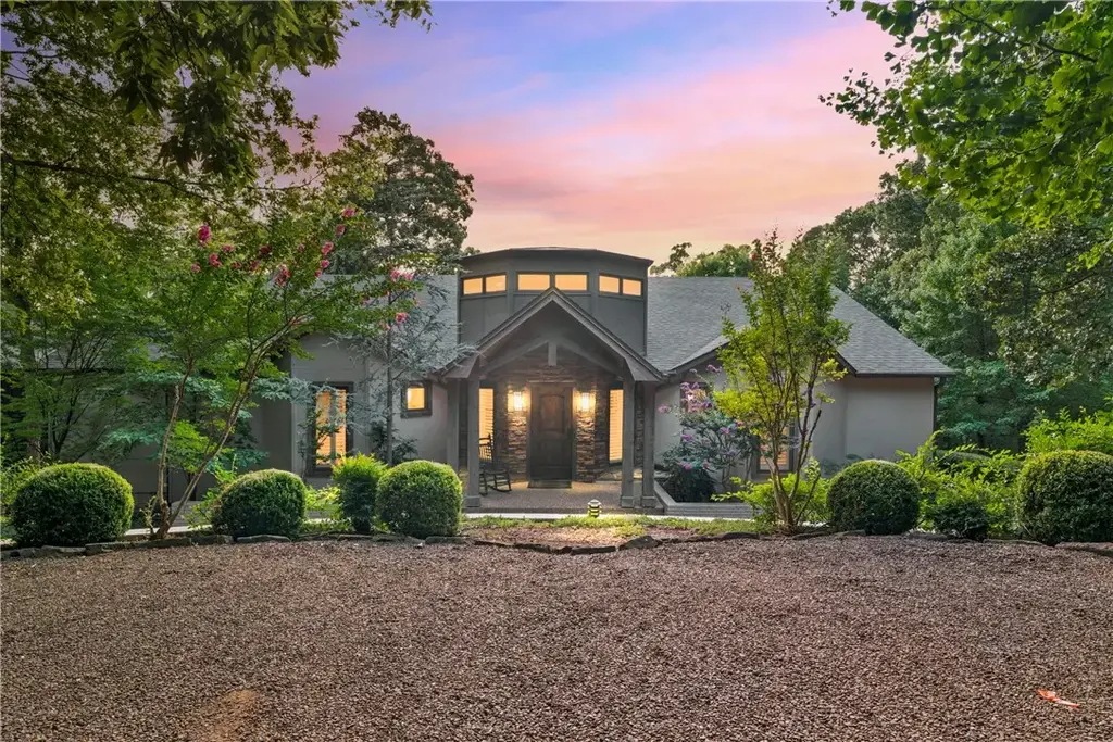 2553 N Sherwood Lane, Fayetteville