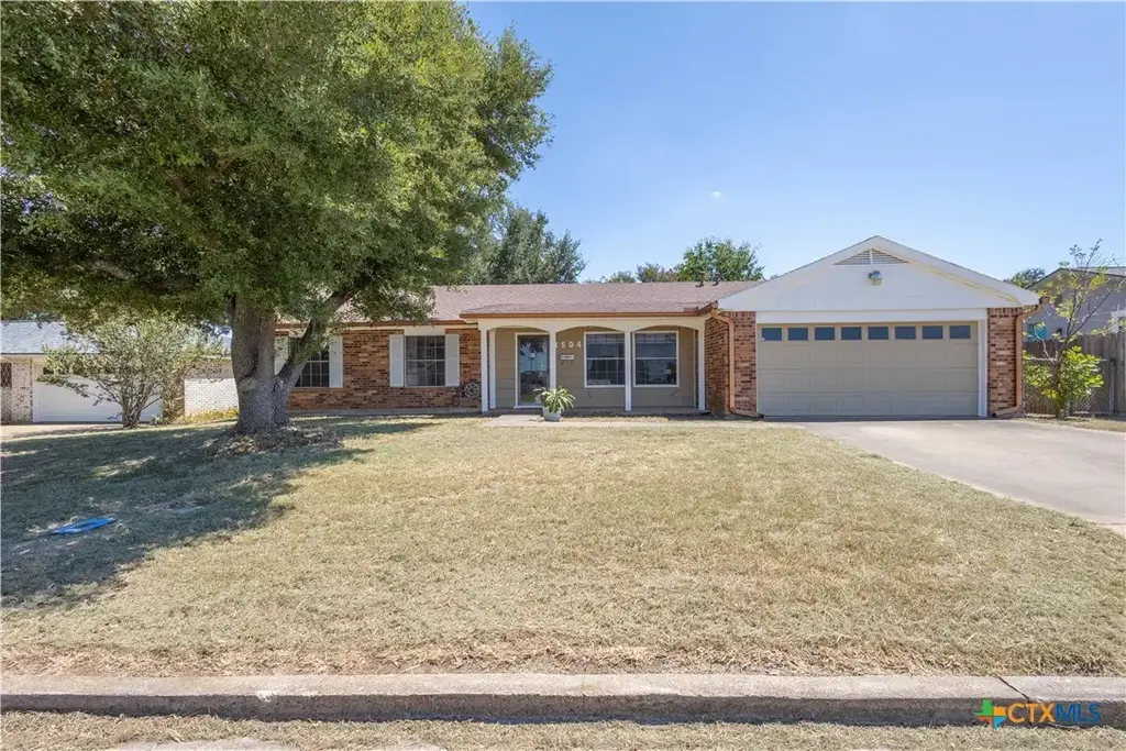 1504 W 6th Street, McGregor