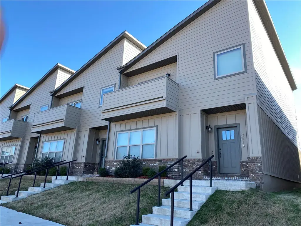 2618 N Ward Drive, Fayetteville