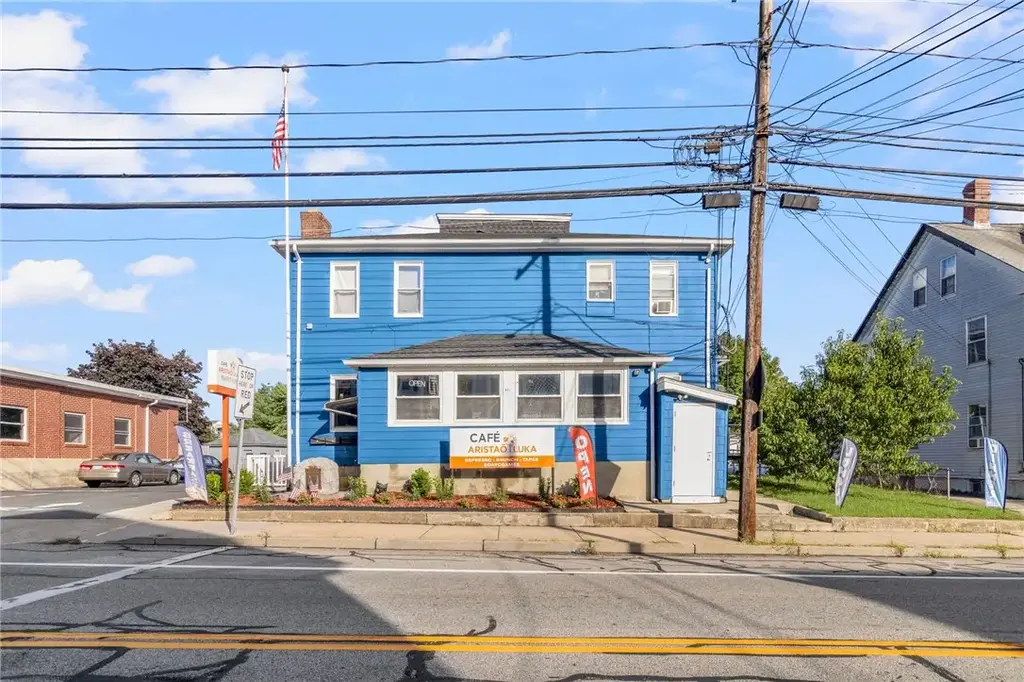 681 Providence St, West Warwick
