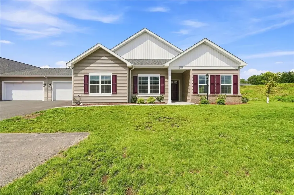 2083 . Links Avenue , Center
