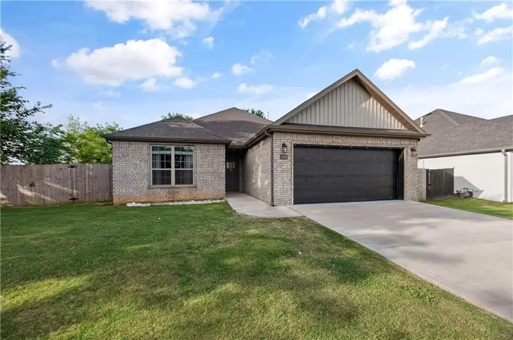 730 Winston Place, Centerton
