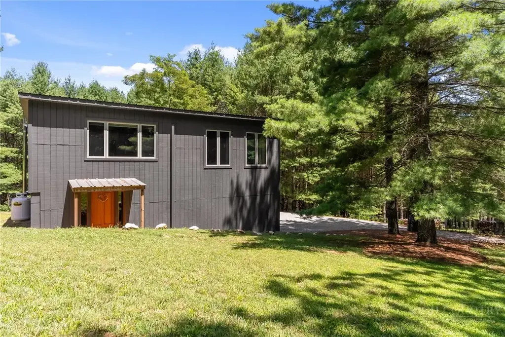 896 Alta Vista Lane, Sparta