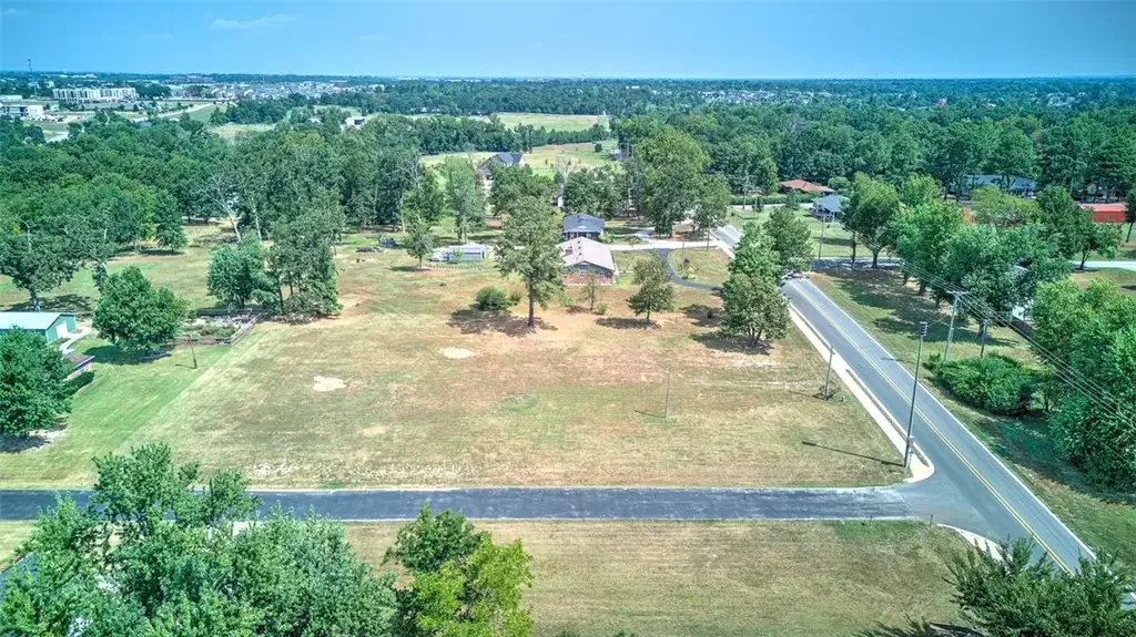 1706 S Osage Road, Rogers
