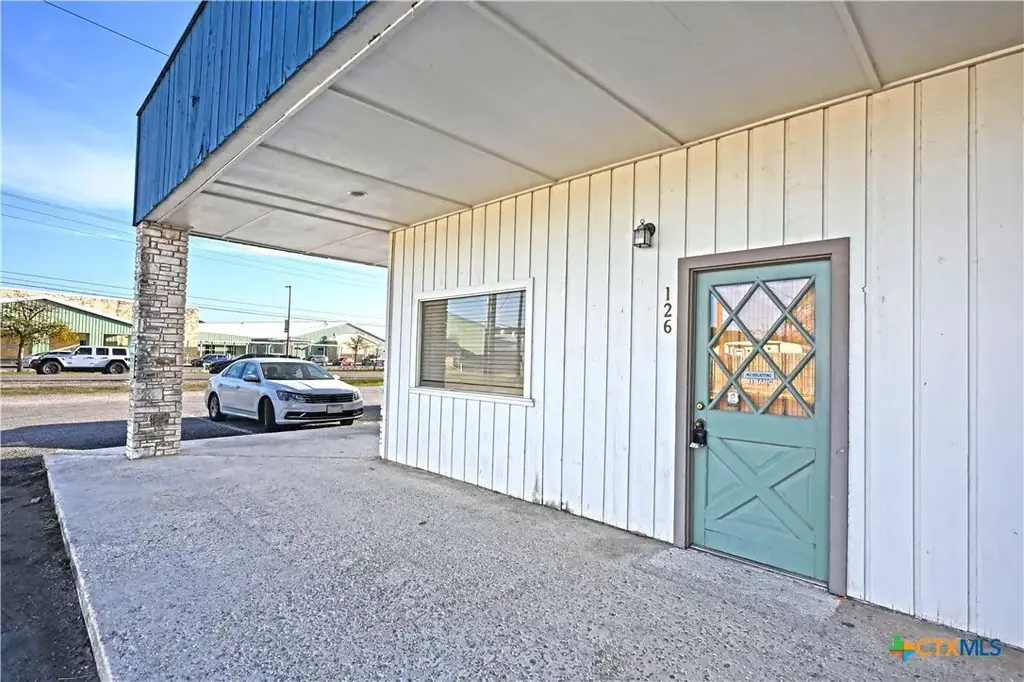 1175 Fm 2673 126, Canyon Lake
