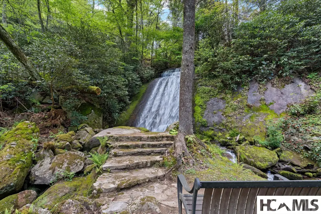 685 Gold Mine Road, Highlands