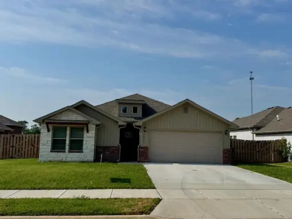 1331 Ari Avenue, Centerton