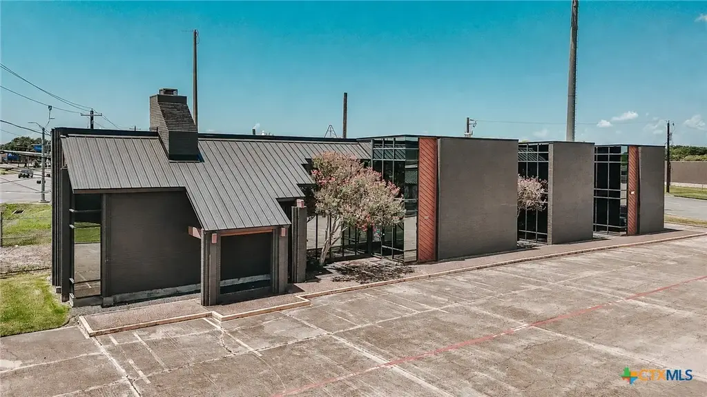 4104 Houston Highway, Victoria