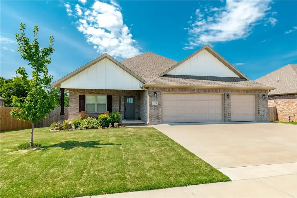 115 W Pitts Street, Farmington