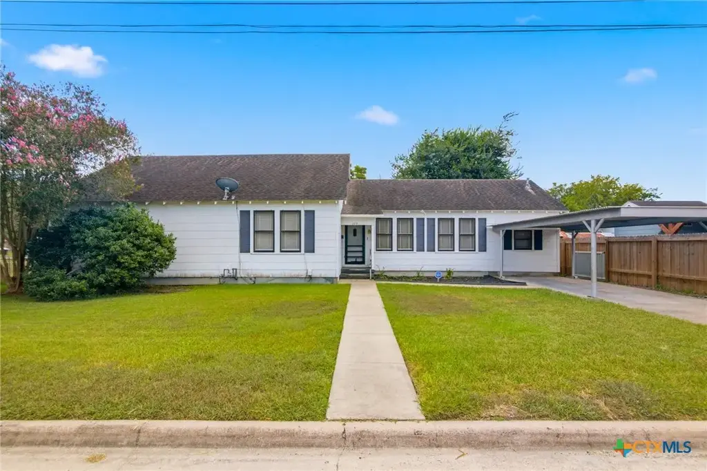 205 E Brazos Street, Victoria