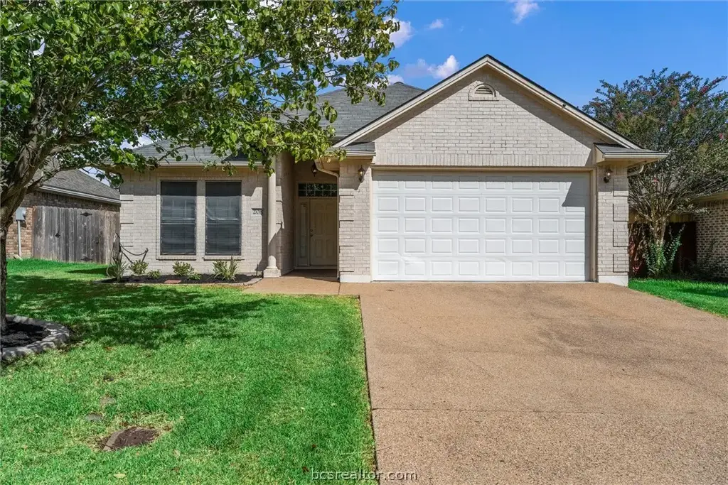 208 Stuttgart Circle, College Station