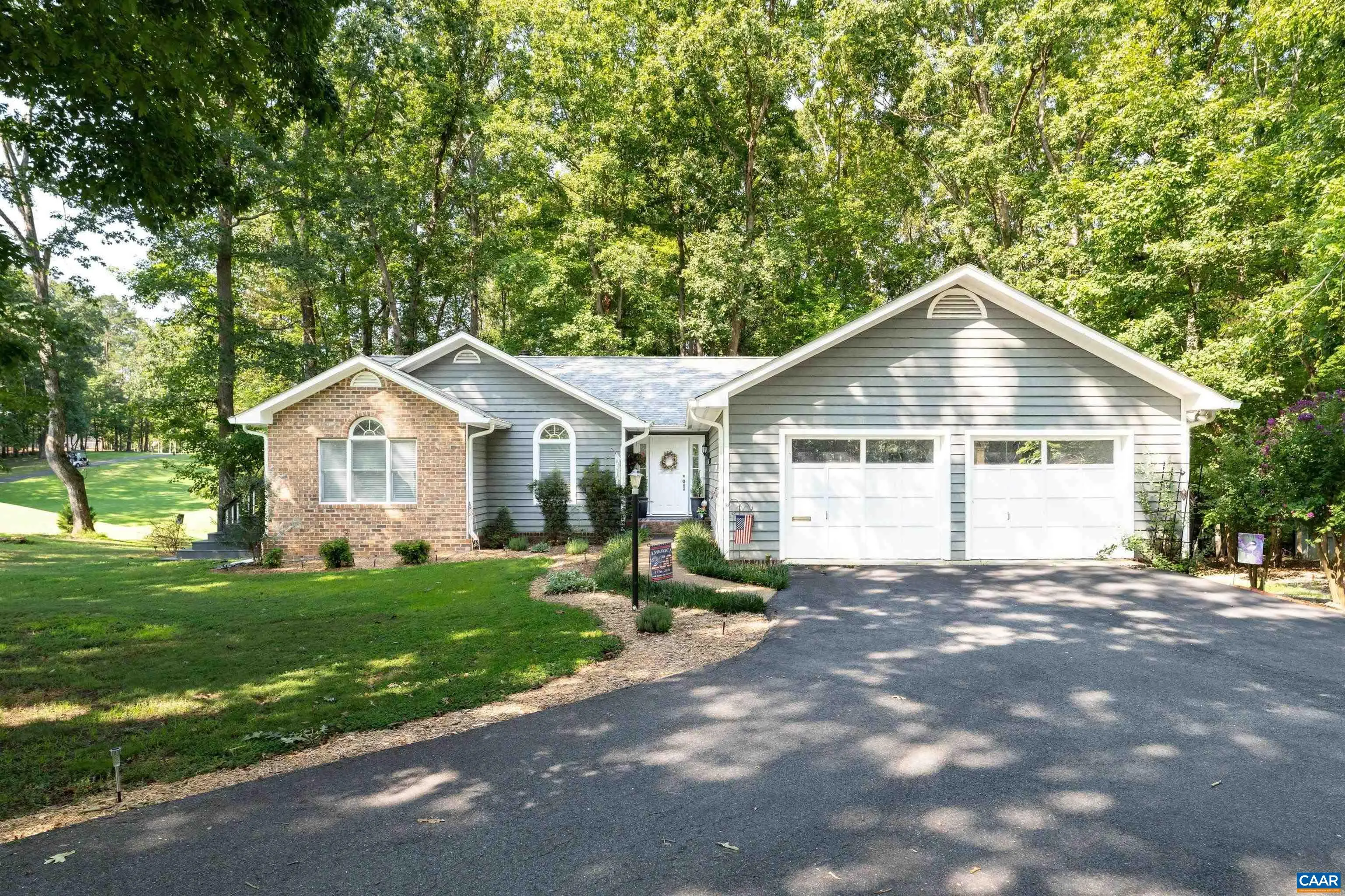 195 Jefferson Dr, Palmyra