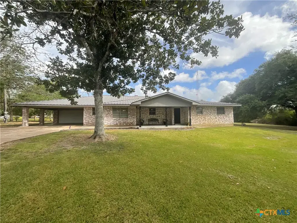 1672 Fm 318, Hallettsville