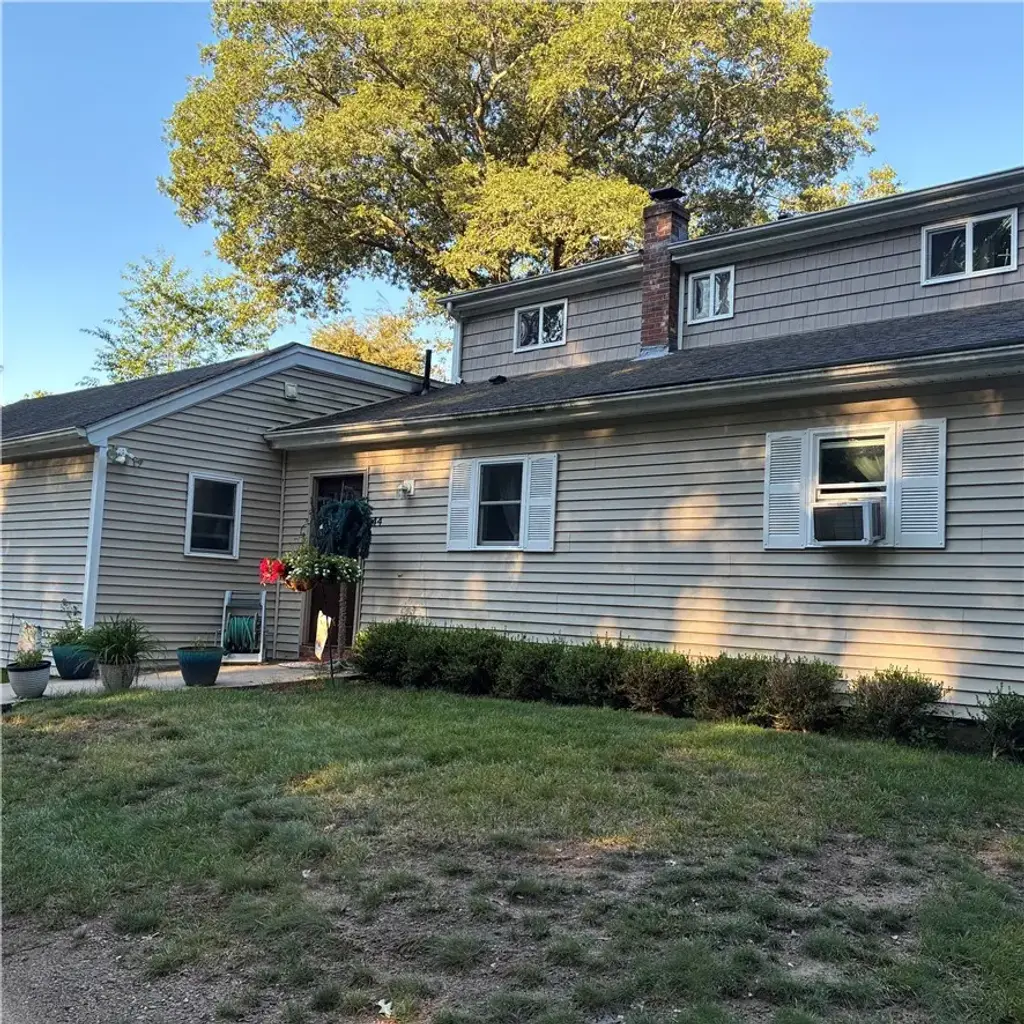 44 Maxwell Dr, North Kingstown