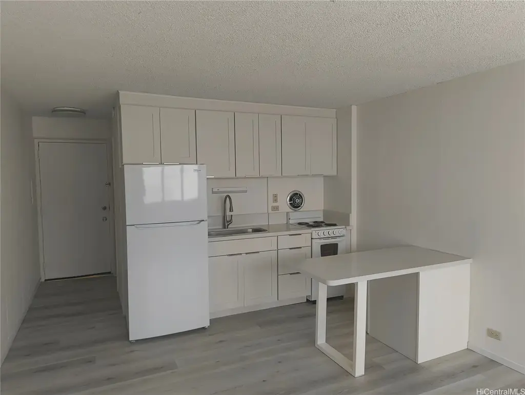 711 Kamuela Avenue, Honolulu