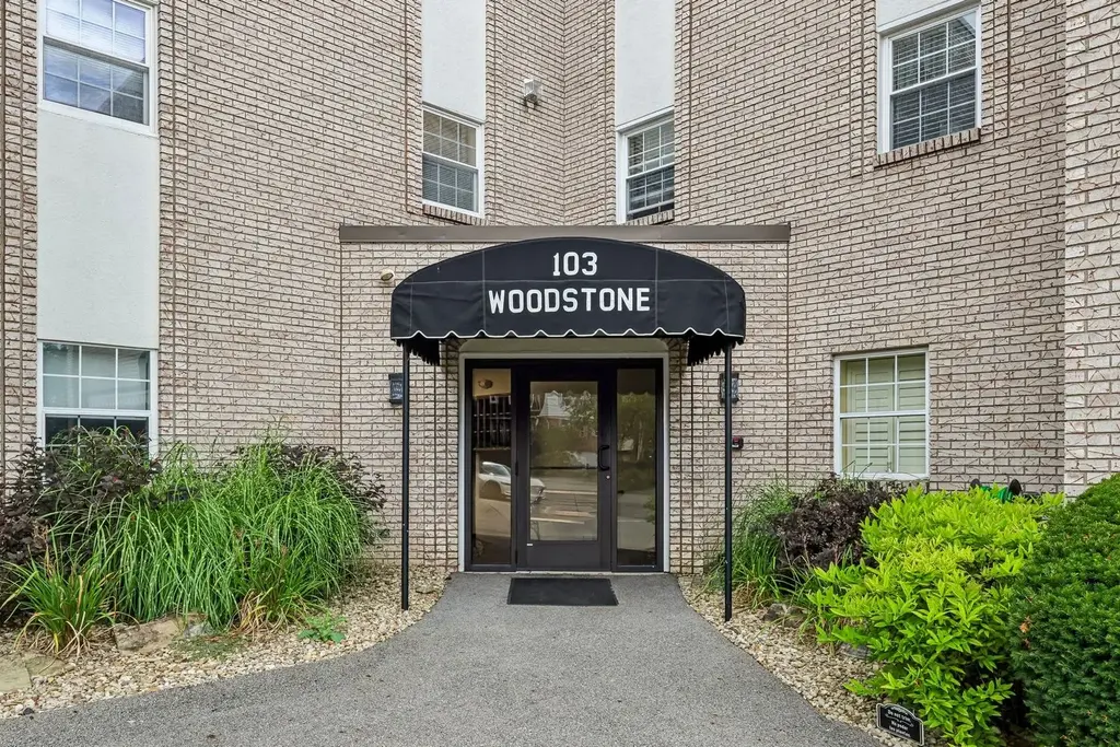 103 Woodstone Lane 33, New Kensington