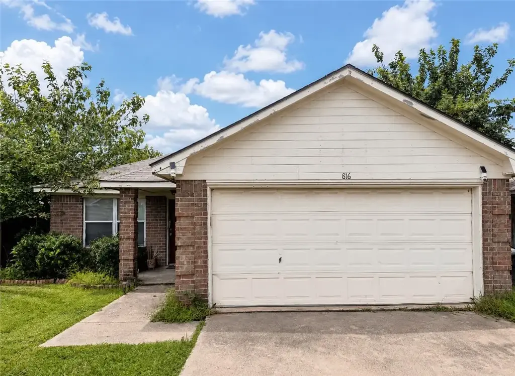 816 Azalea Court, College Station
