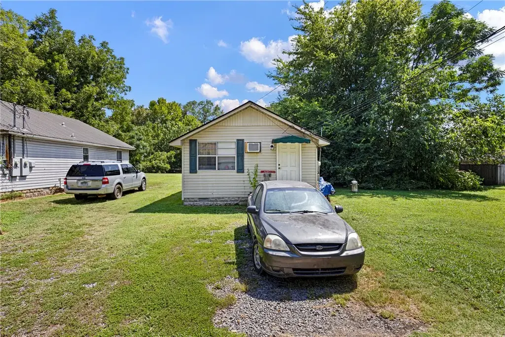 220 & 222 E J Street, Russellville