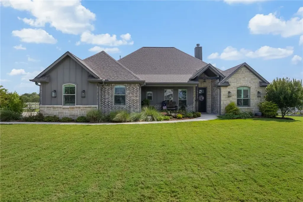 3222 Hunters Crossing Trail, Bryan