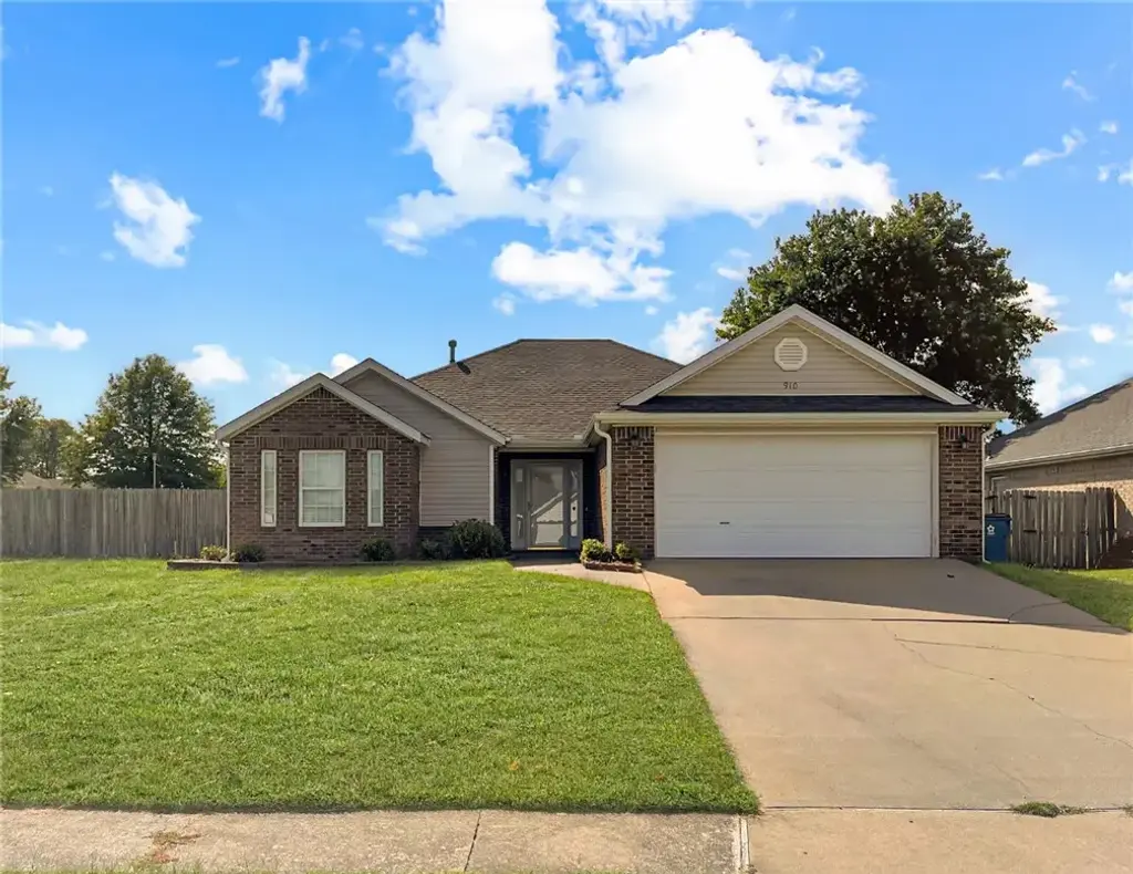 910 Sw Cheyenne Drive, Bentonville
