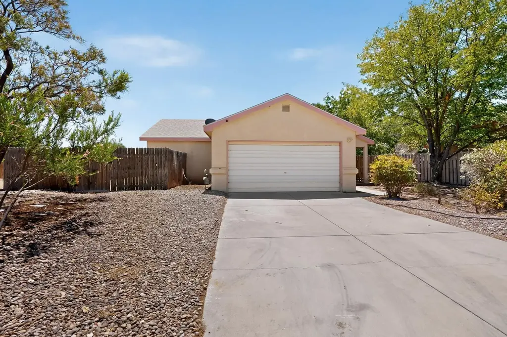 18 Timothy Court, Los Lunas