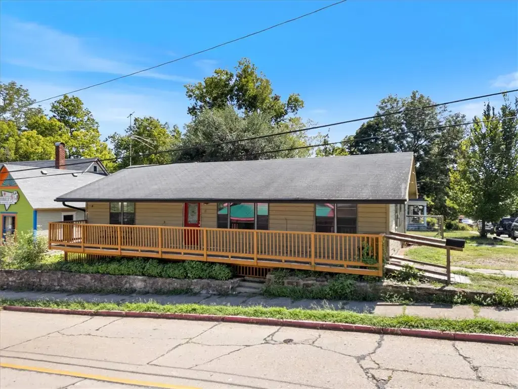 15 White Street, Eureka Springs