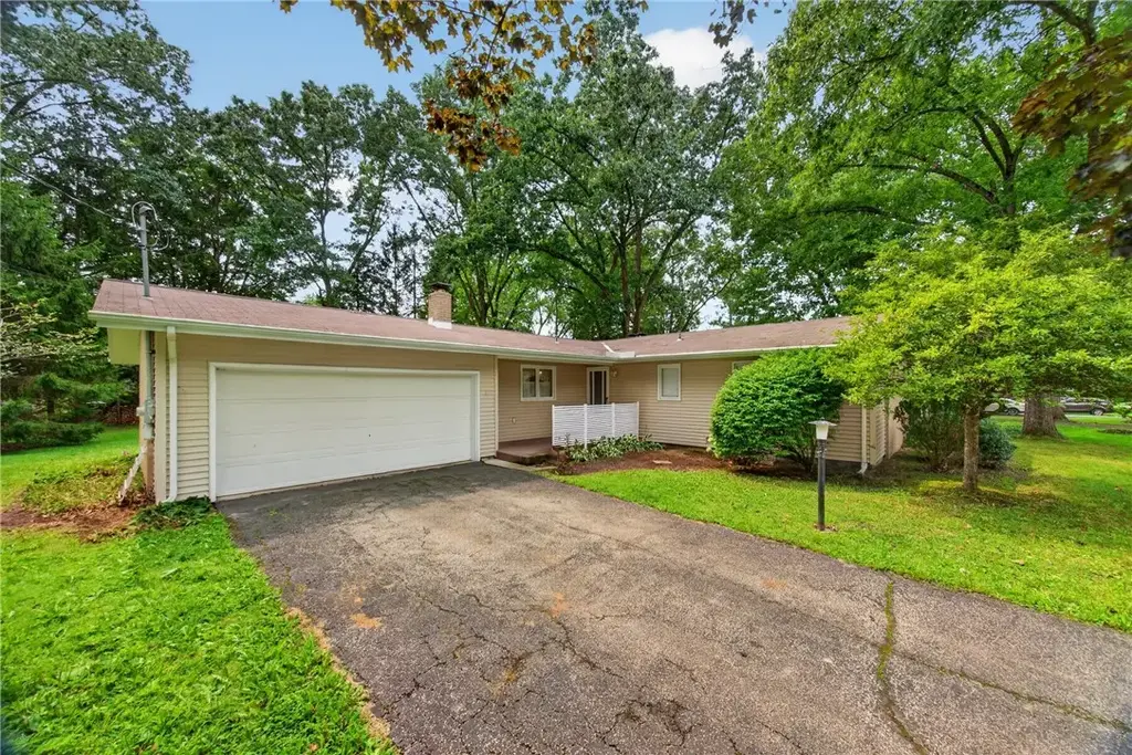 21 Evergreen Drive , Hempfield