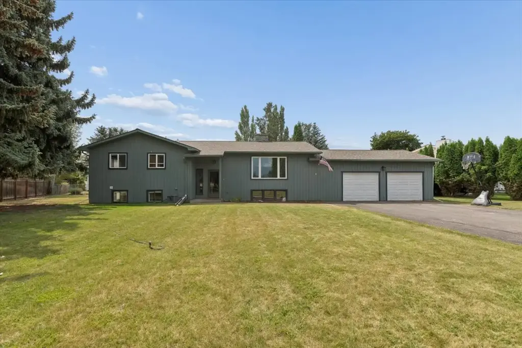 74 Sussex Drive, Kalispell