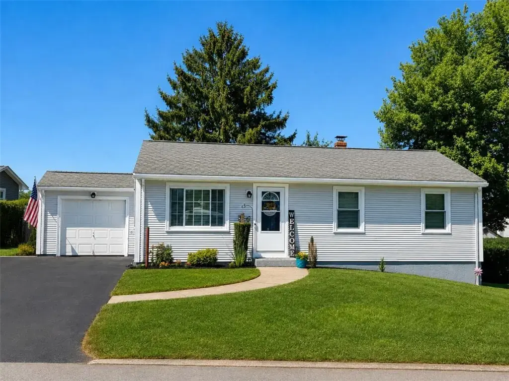 5 Lawrence Dr, East Providence