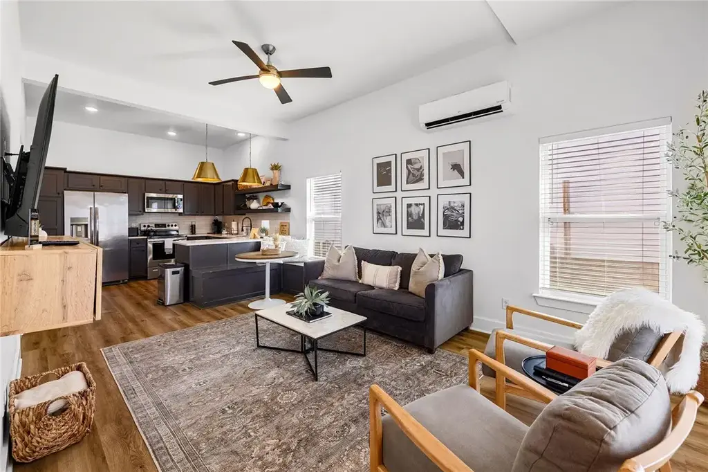521 W Chestnut Street, Rogers