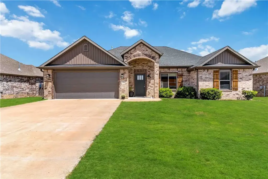 1749 Charismatic Drive, Prairie Grove