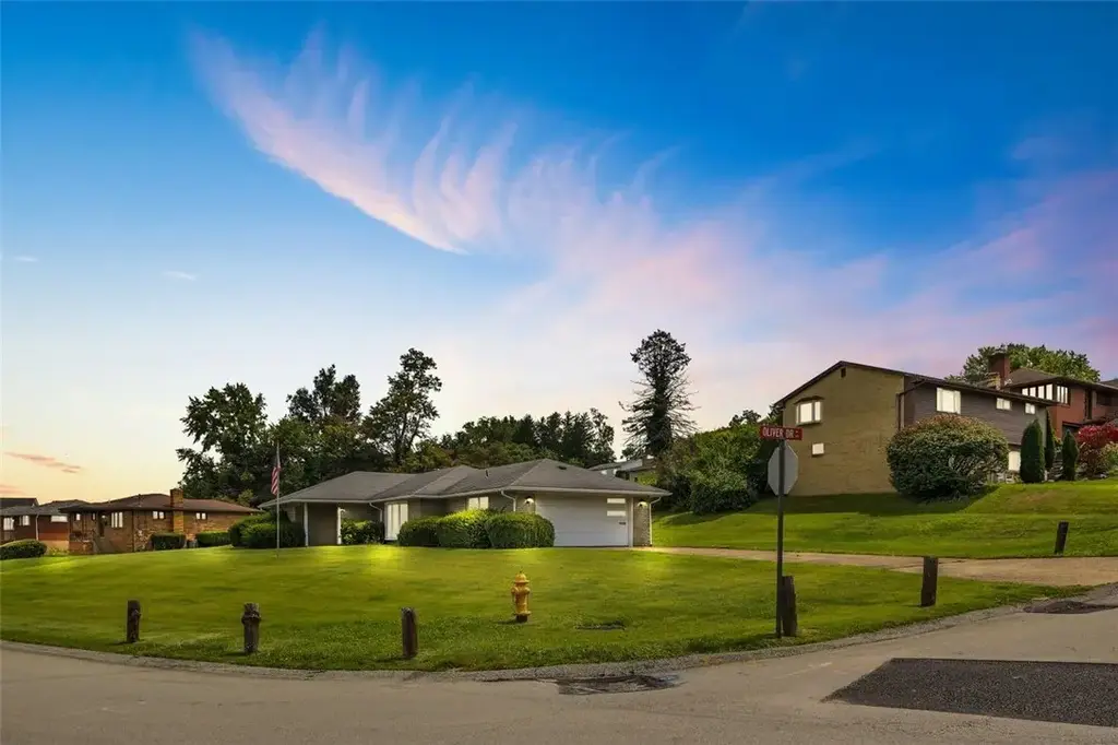 605 Regina Drive , Forward