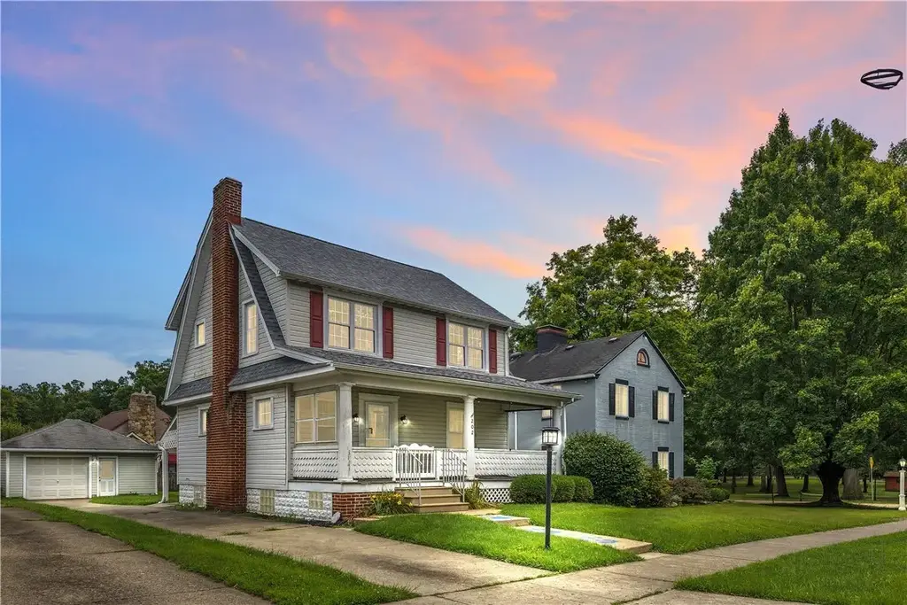 202 Foch Street , Ellwood City