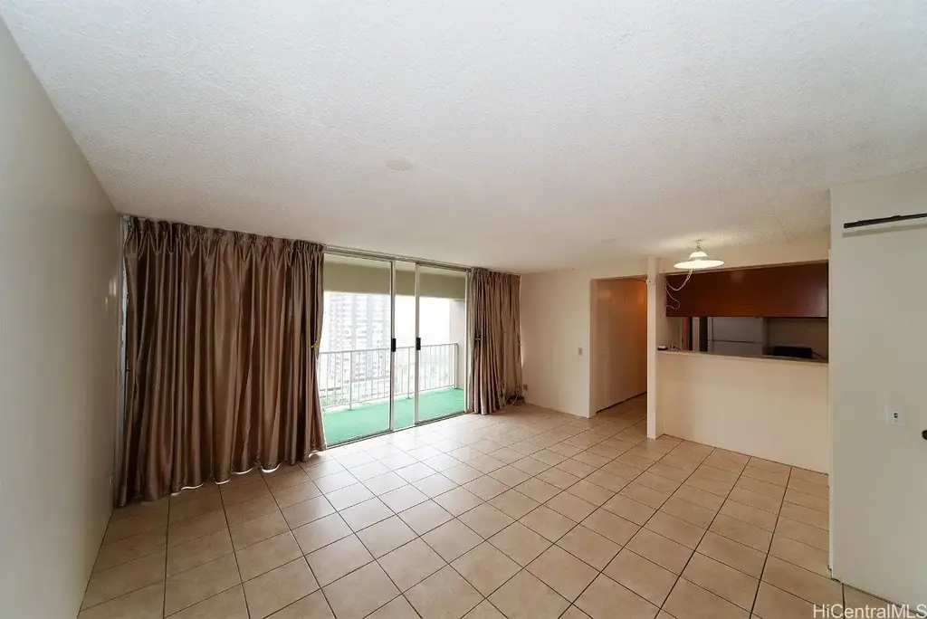 430 Keoniana Street # 1114, Honolulu