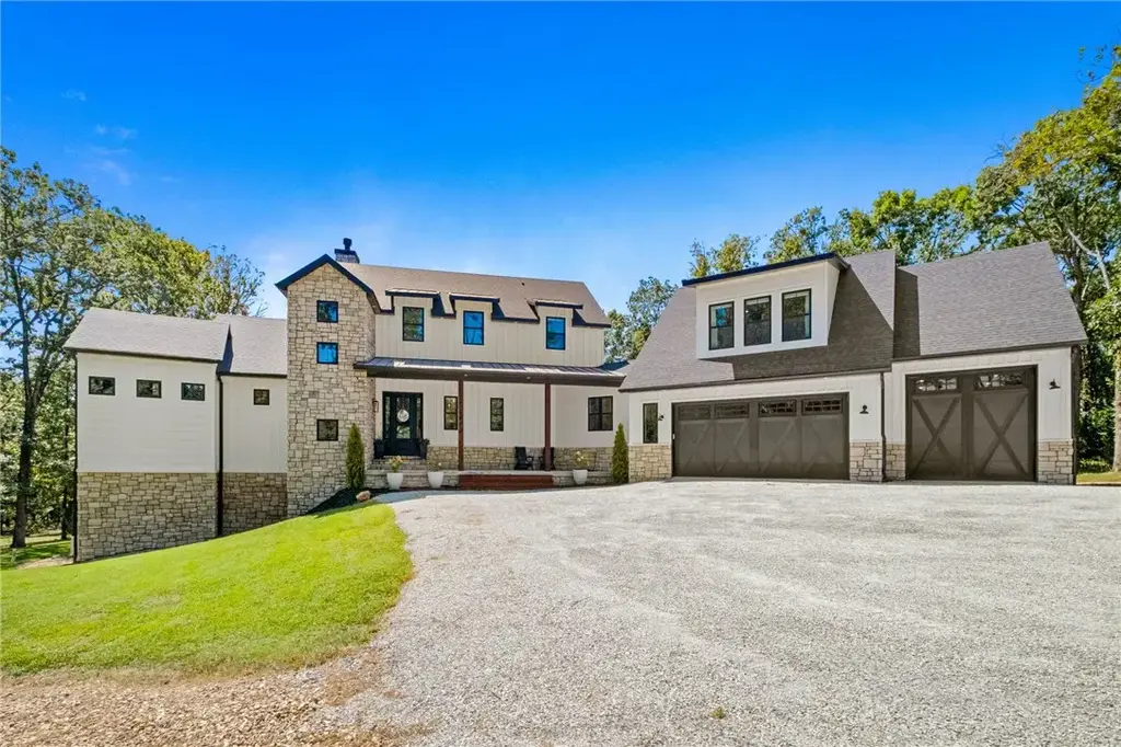 18291 Peterson Road, Gentry