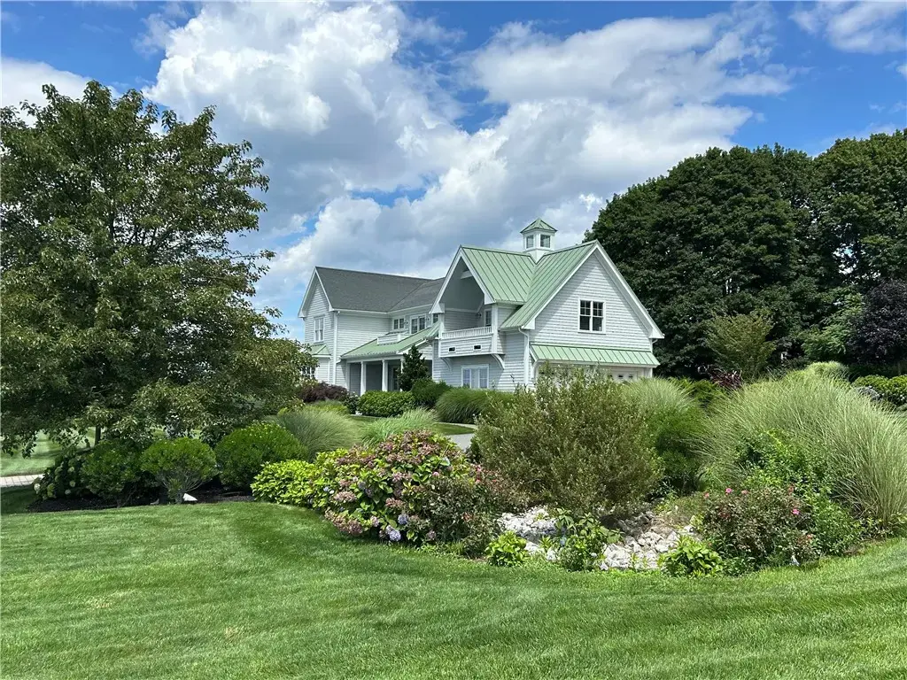57 Strawberry Ln, Portsmouth