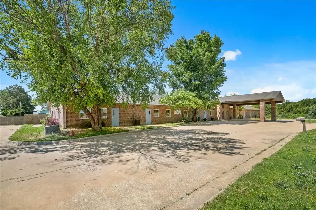 185 Rebecca Street, Gentry