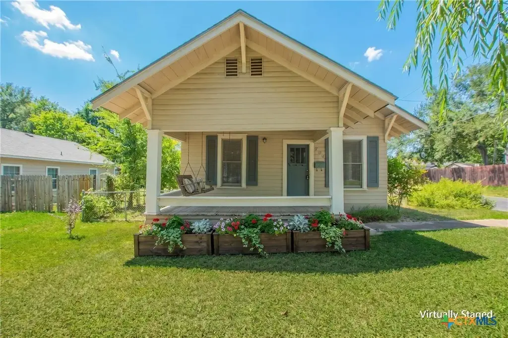 738 N Wall Street, Belton