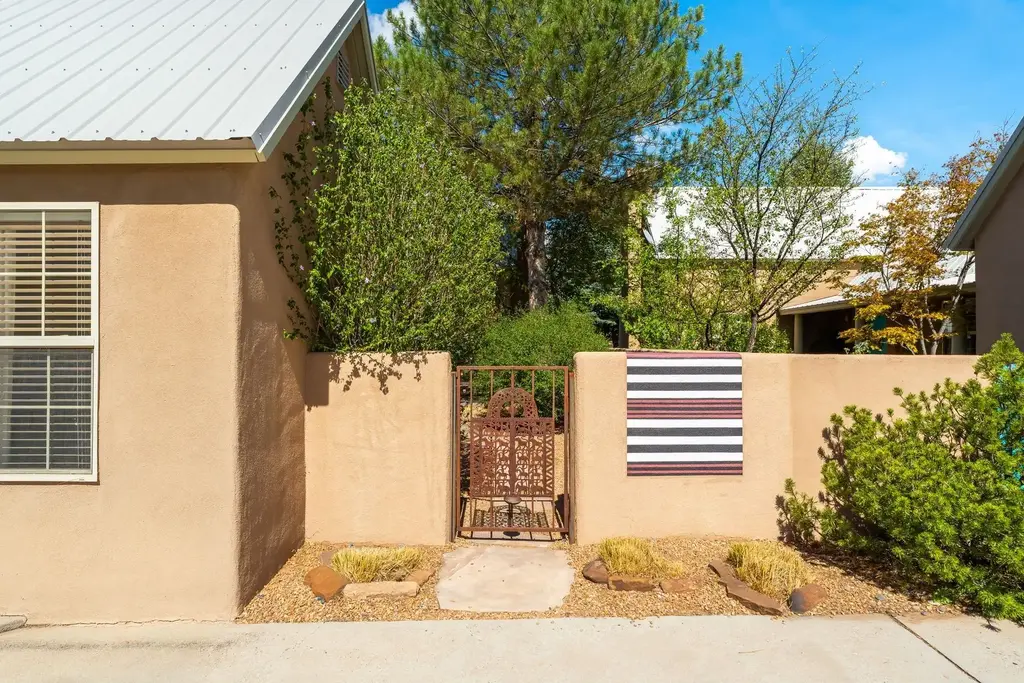 909 Nicole Place, Santa Fe