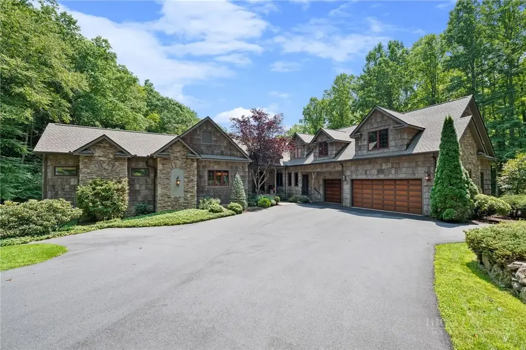 9335 Blackberry Road, Lenoir