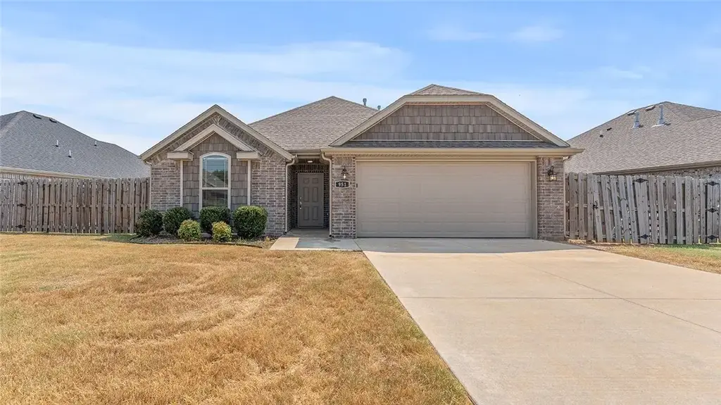 951 Lakeview Drive, Centerton