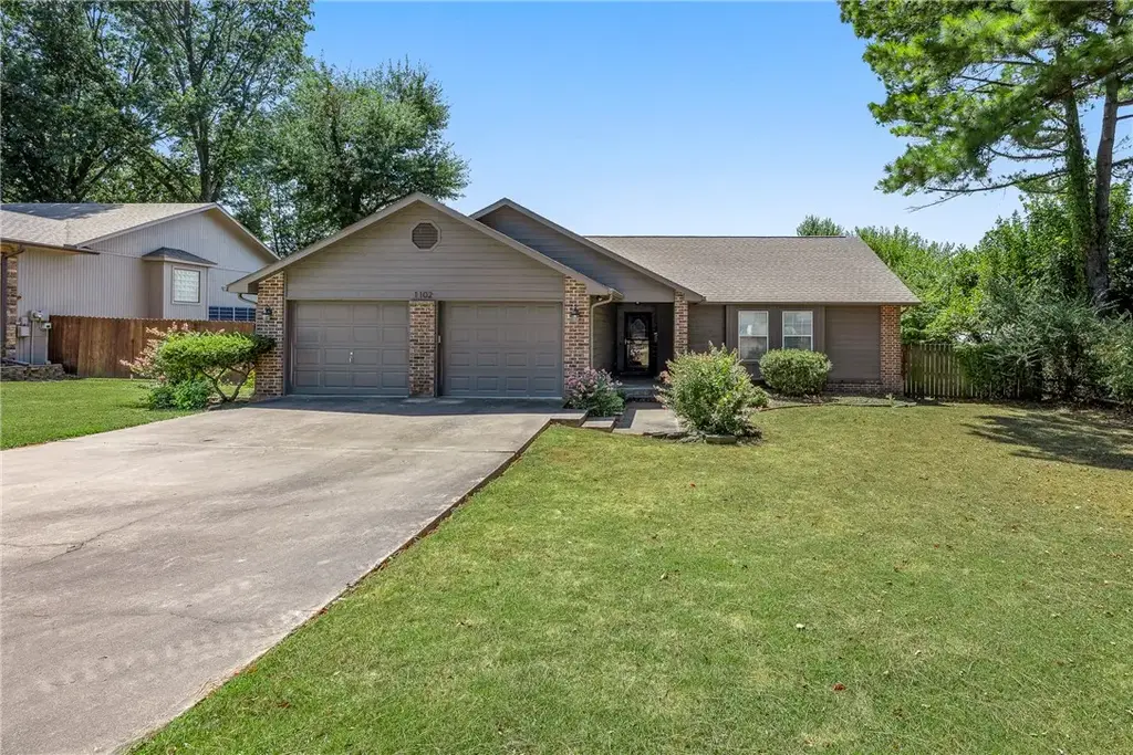 1102 Ne 2nd Street, Bentonville