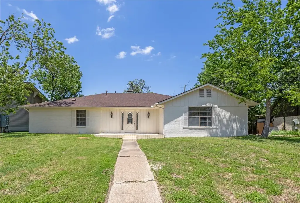 2201 Barak Lane, Bryan