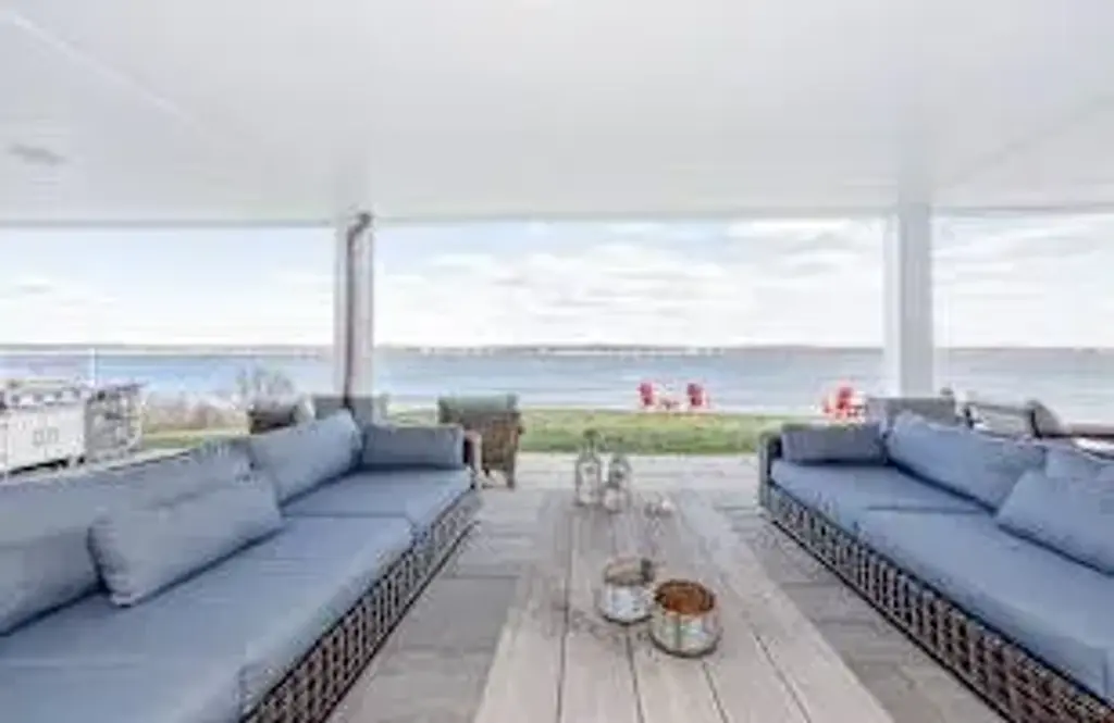 260 Fisher Cir, Portsmouth