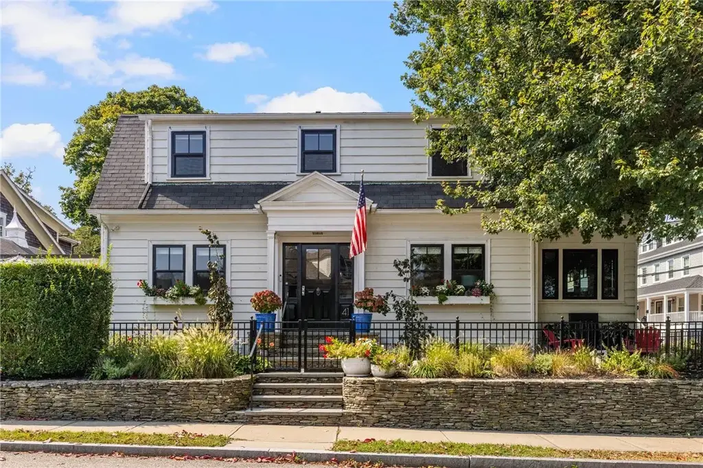 41 Hunter Ave, Newport