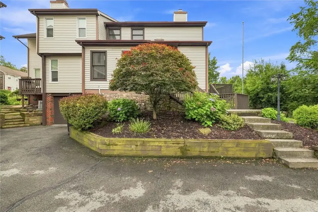 212 Spring Run Drive 212, Monroeville
