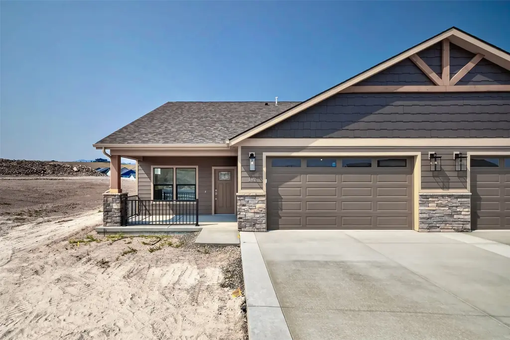 182 War Eagle Street, Helena