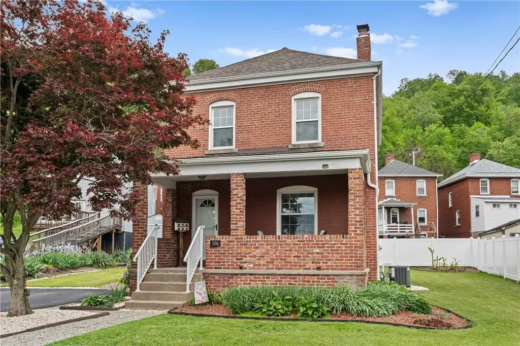 506 Liggett Avenue , Forward