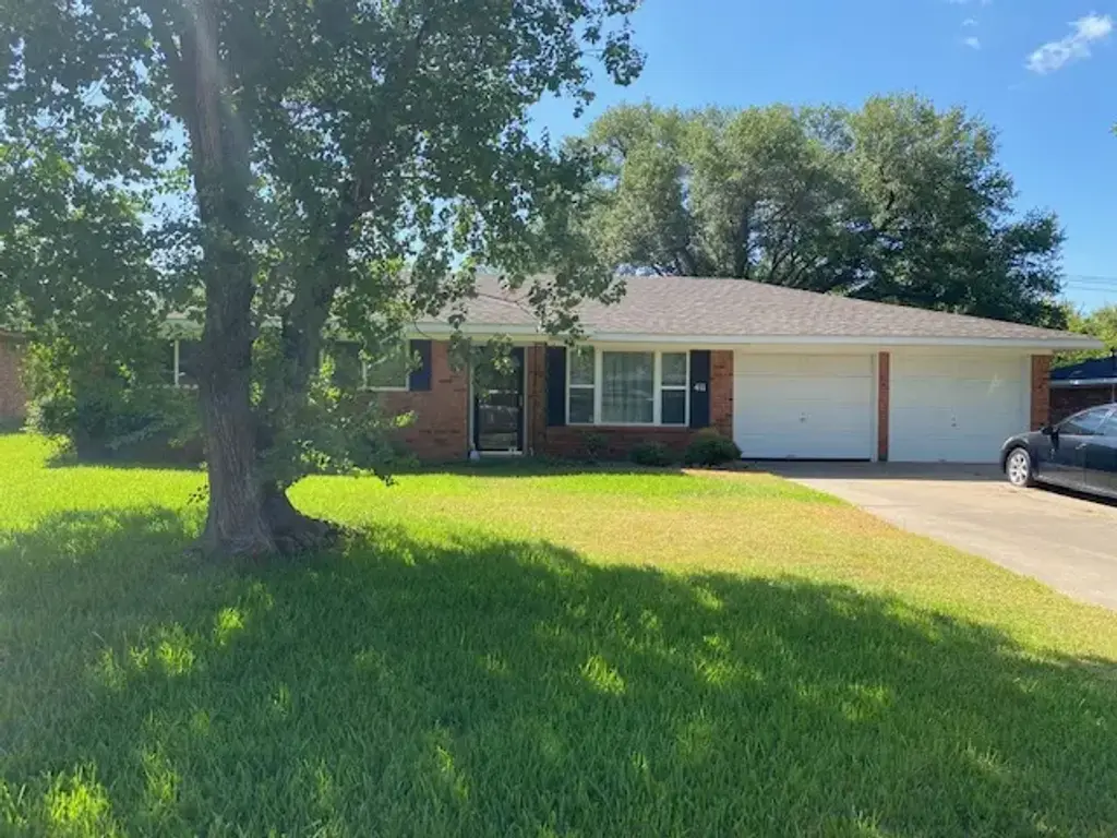411 Leslie Drive, Bryan